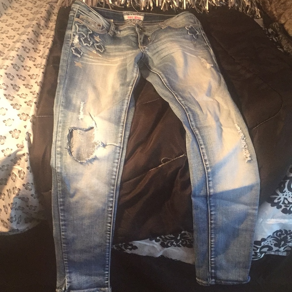 Cute Hot KISS  jeans too small for me .